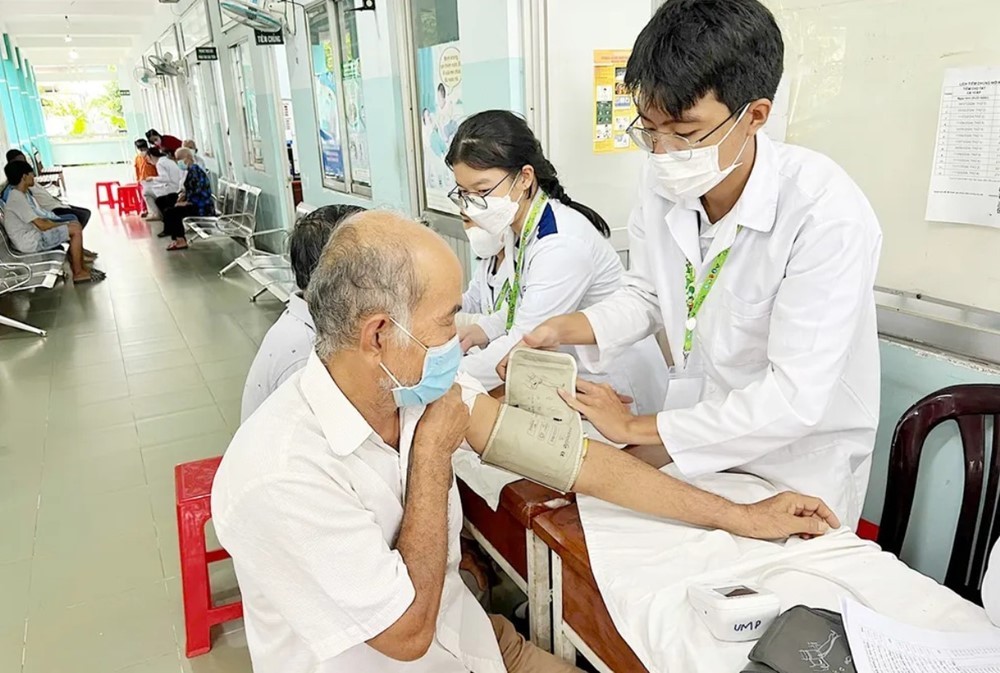 Cách tính mức hưởng chế độ ốm đau