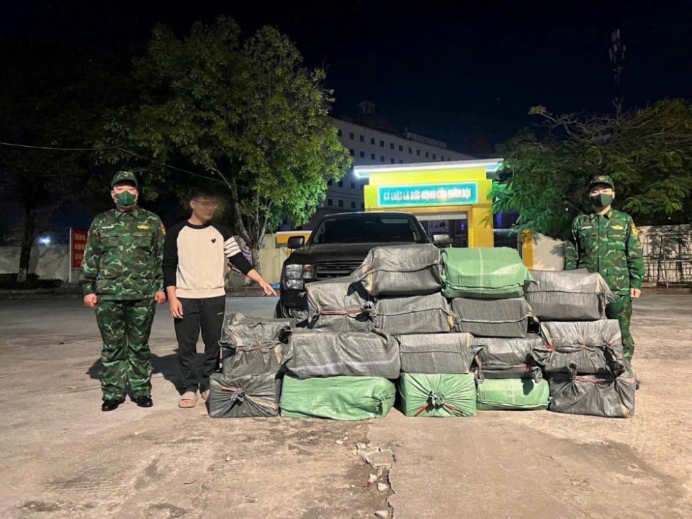 Chặn xe tải vận chuyển gần 400 kg thực phẩm bẩn