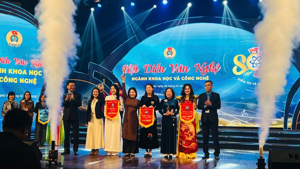 Tiết mục xẩm “Tài chính vàng son” đạt giải Nhất tại Hội diễn văn nghệ ngành Khoa học và Công nghệ Tiết mục xẩm “Tài chính vàng son” đạt giải Nhất tại Hội diễn văn nghệ ngành Khoa học và Công nghệ