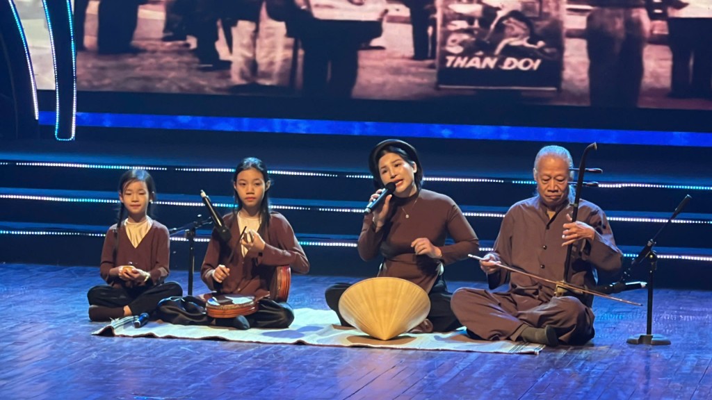 Tiết mục xẩm “Tài chính vàng son” đạt giải Nhất tại Hội diễn văn nghệ ngành Khoa học và Công nghệ Tiết mục xẩm “Tài chính vàng son” đạt giải Nhất tại Hội diễn văn nghệ ngành Khoa học và Công nghệ