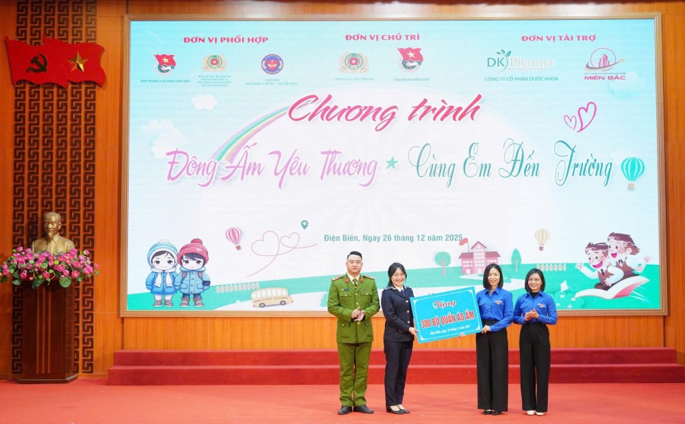 Thanh niên Hải quan phối hợp tổ chức Chương trình “Đông ấm yêu thương - Cùng em tới trường”