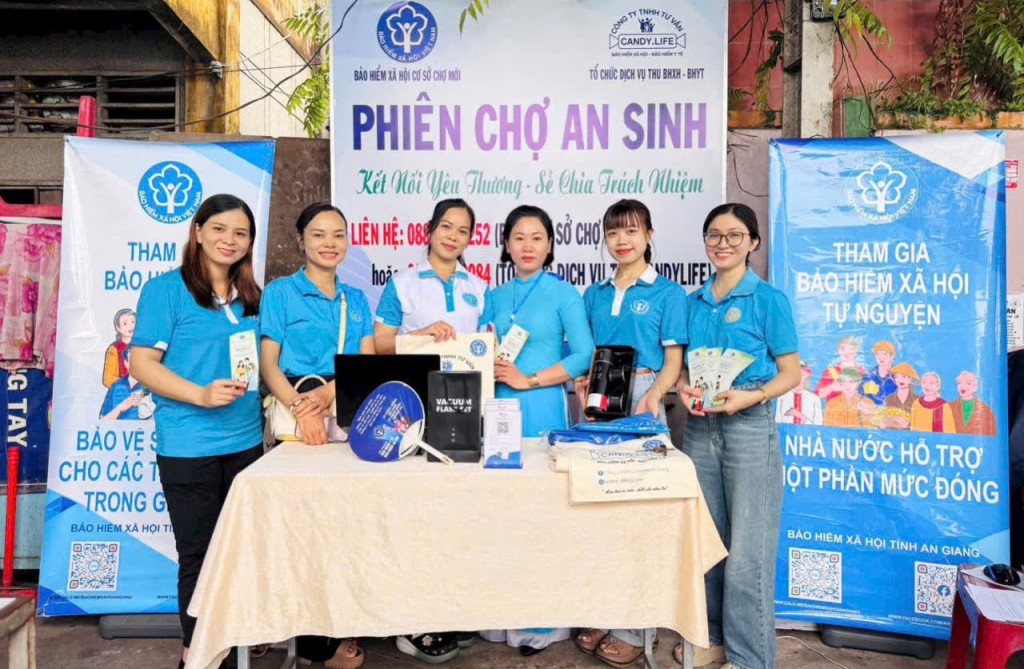 Những ngày cao điểm cuối năm ở các BHXH cơ sở tỉnh An Giang