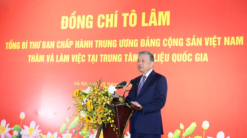 Hoàn thiện mạng lưới hạ tầng dữ liệu quốc gia, phục vụ các mục tiêu phát triển đất nước Tổng Bí thư Tô Lâm thăm và làm việc tại Trung tâm Dữ liệu quốc gia. (Ảnh: ĐĂNG KHOA)