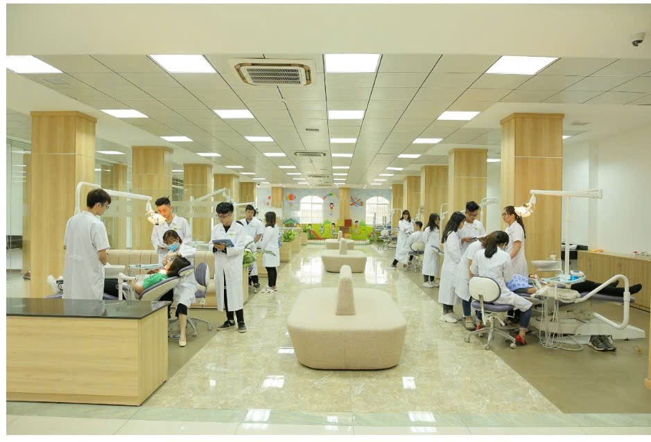 Trường Đại học Kinh doanh và Công nghệ Hà Nội ghi dấu ấn với hai sinh viên Y khoa trúng tuyển Bác sĩ Nội trú