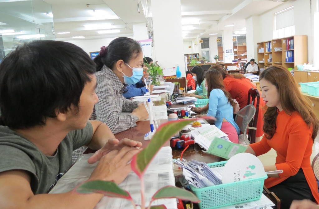 TP. Hồ Chí Minh ngừng cấp tờ bìa sổ BHXH từ ngày 1/1/2026, chuẩn bị cho sổ điện tử