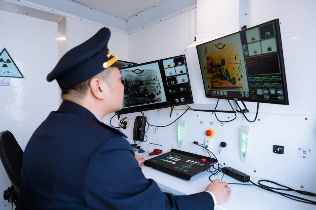 Ngày đầu năm, Hải quan Hòn Gai giải quyết thủ tục cho 32 tờ khai