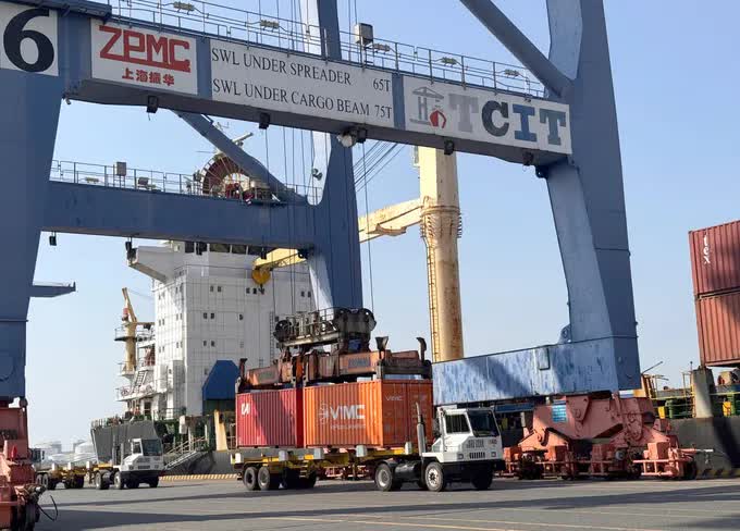 Nhiều tàu container “xông đất” cụm cảng Cái Mép