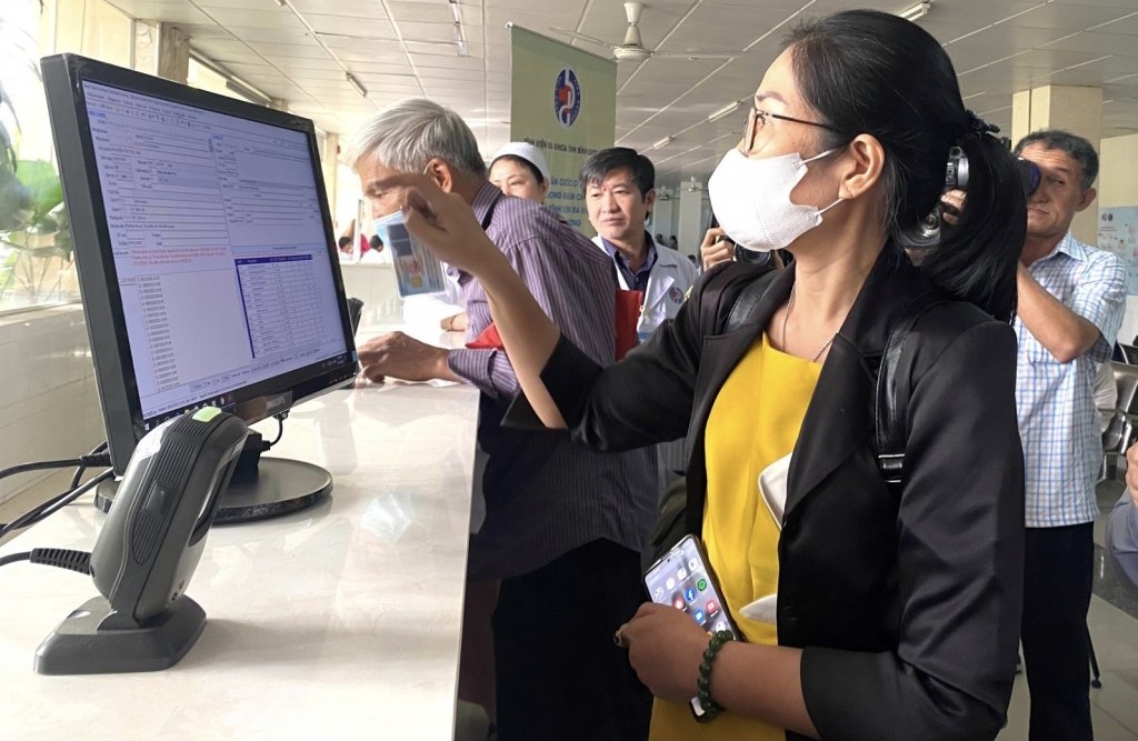 TP. Hồ Chí Minh: Đảm bảo quyền lợi khám chữa bệnh BHYT khi sắp xếp lại hệ thống y tế cơ sở