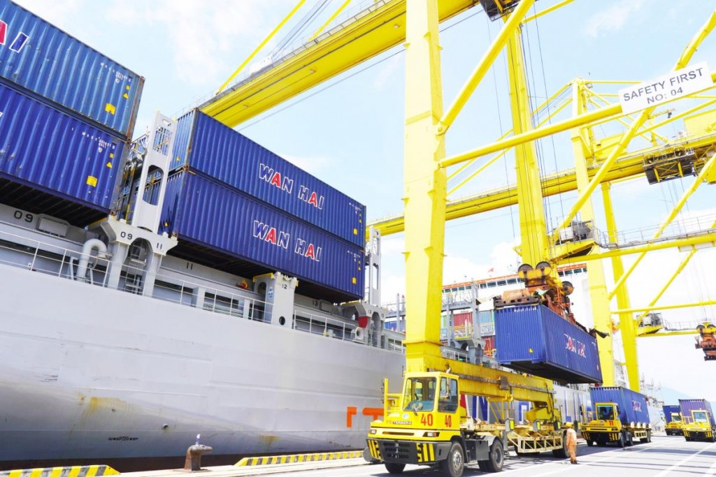 Dịch vụ logistics, xuất nhập khẩu hàng hóa tại cảng Tiên Sa, TP. Đà Nẵng. 