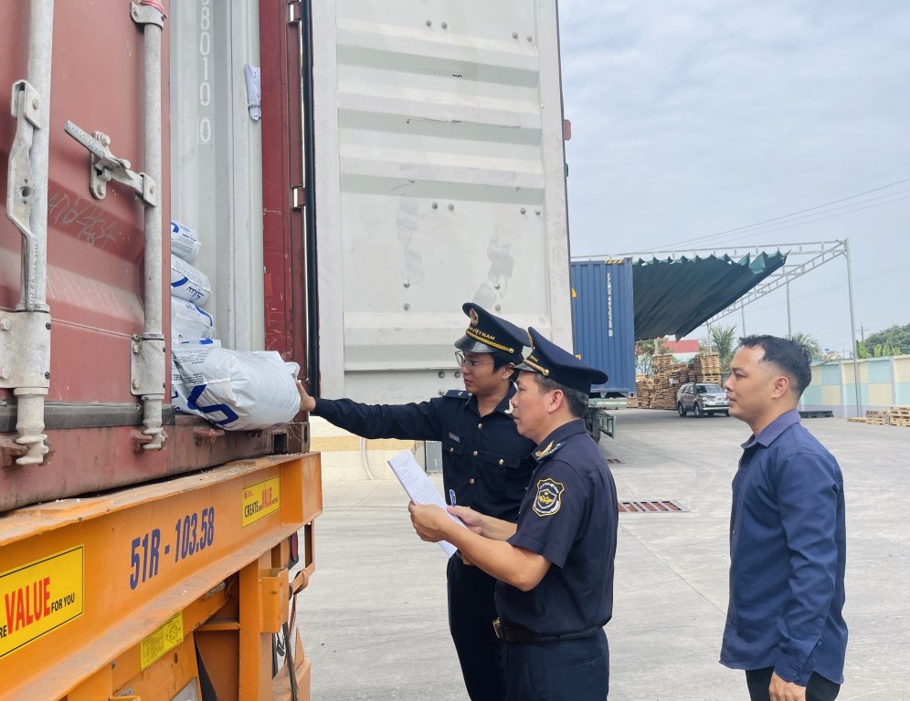 Hiệu quả từ công tác tạo thuận lợi tại Hải quan cửa khẩu cảng quốc tế Long An