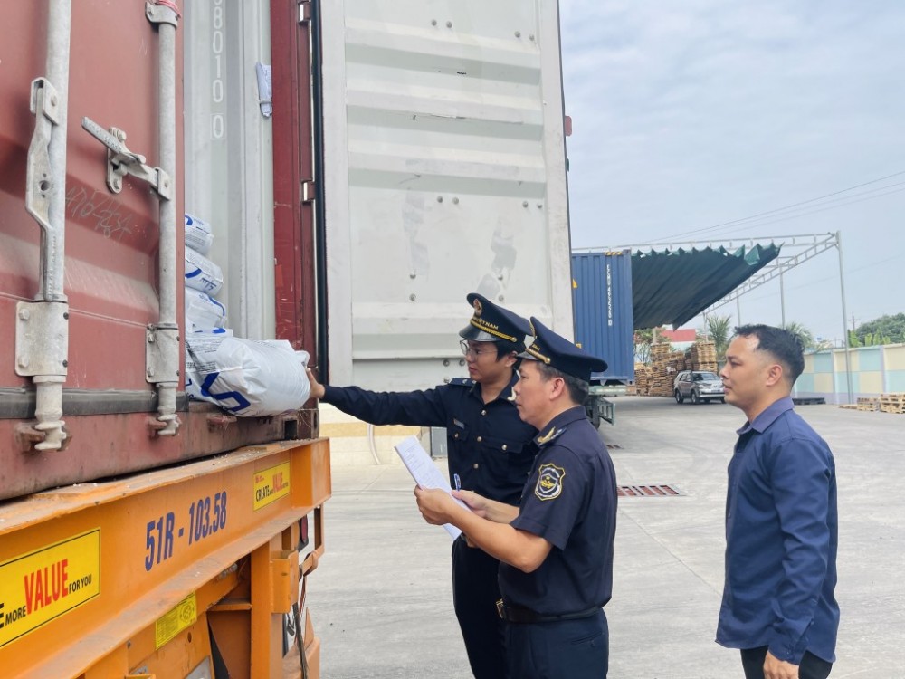 Hiệu quả từ công tác tạo thuận lợi và kiểm soát tại Hải quan cửa khẩu cảng quốc tế Long An