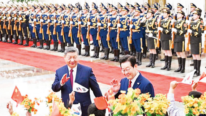 Trung Quốc và Hàn Quốc thúc đẩy hợp tác Tổng Bí thư, Chủ tịch Trung Quốc chủ trì lễ đón Tổng thống Hàn Quốc. (Ảnh: TÂN HOA XÃ)