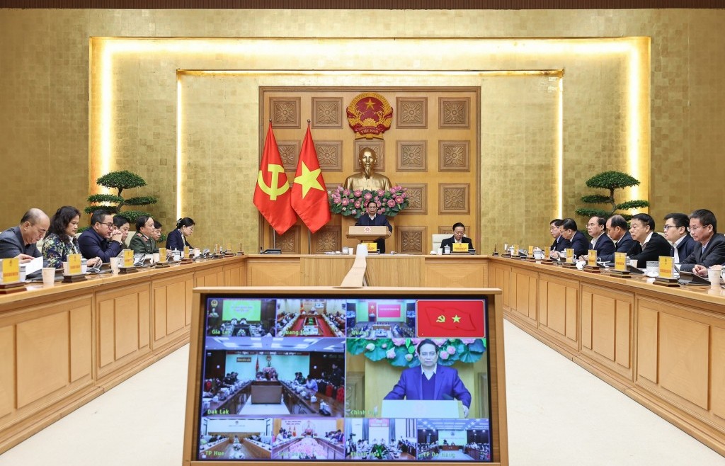 Thủ tướng Phạm Minh Chính: Cùng với xây, sửa nhà cần hỗ trợ người dân bị thiên tai vật dụng thiết yếu