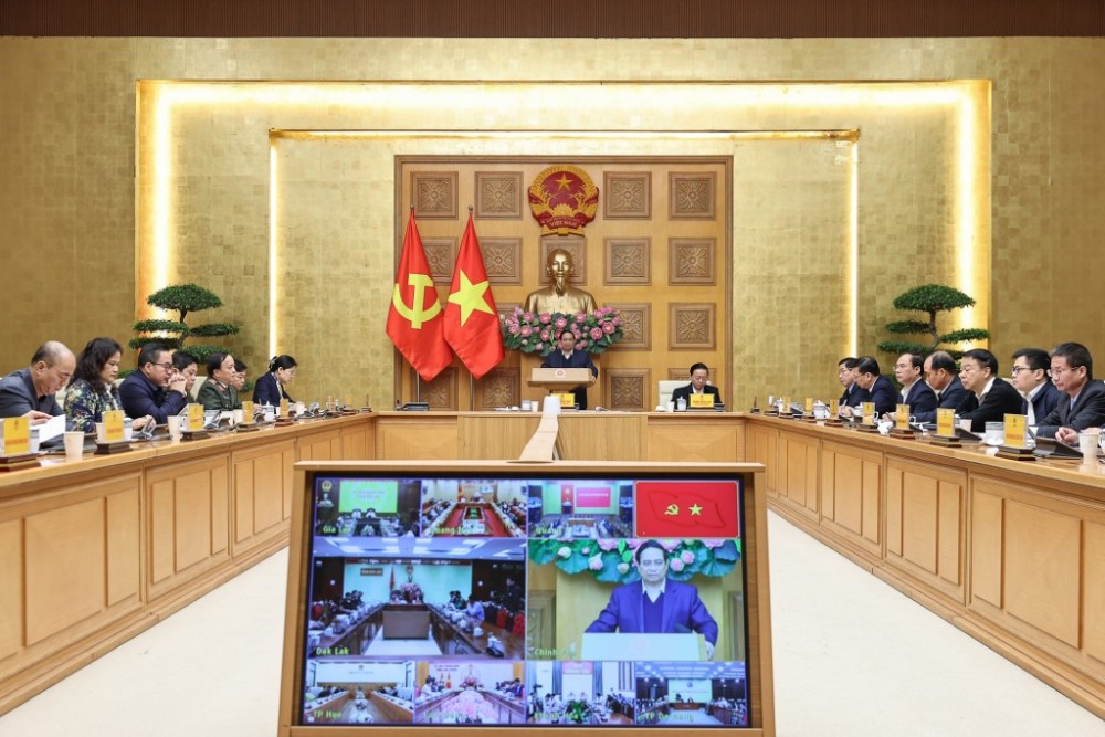 Thủ tướng Phạm Minh Chính: Cùng với xây, sửa nhà cần hỗ trợ người dân bị thiên tai vật dụng thiết yếu