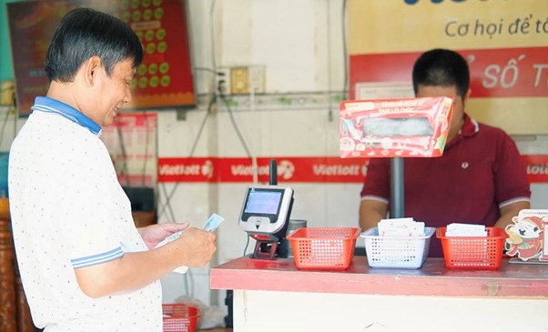 Chủ điểm bán Vietlott ở TP.HCM: 7 năm giữ khách bằng sự chân thành Chủ điểm bán Vietlott ở TP.HCM: 7 năm giữ khách bằng sự chân thành