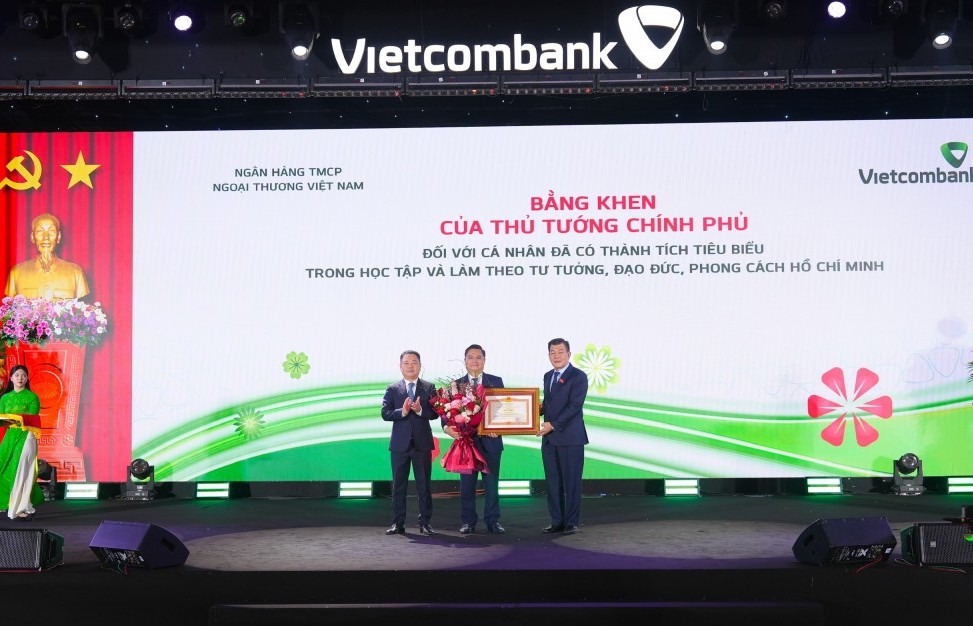 Vietcombank năm 2025: Bản lĩnh ngân hàng trụ cột trong chu kỳ vượt lên thách thức để kiến tạo cho phát triển