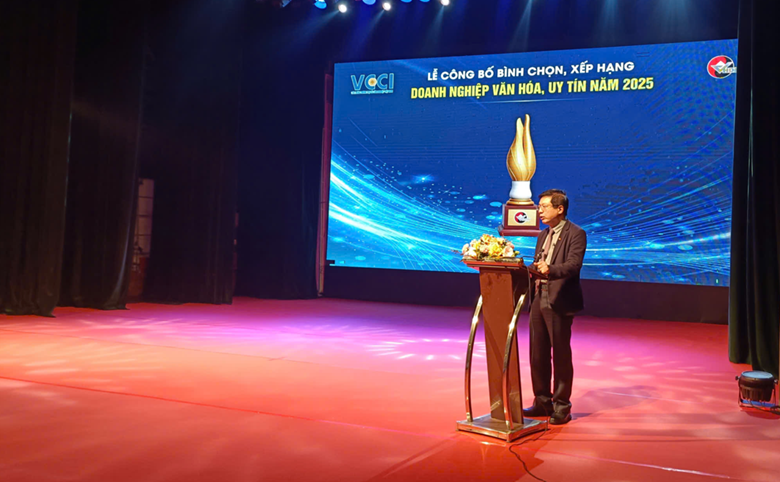 Ông Hồ Sỹ Hùng - Bí thư Đảng ủy, Chủ tịch VCCI chủ trì, chỉ đạo khai mạc.