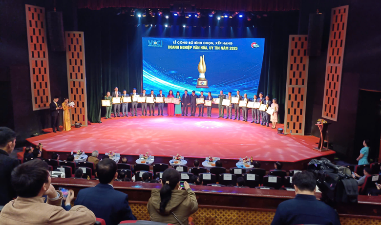 Đại diện các Doanh nghiệp được vanh danh tại bổi Lễ. 