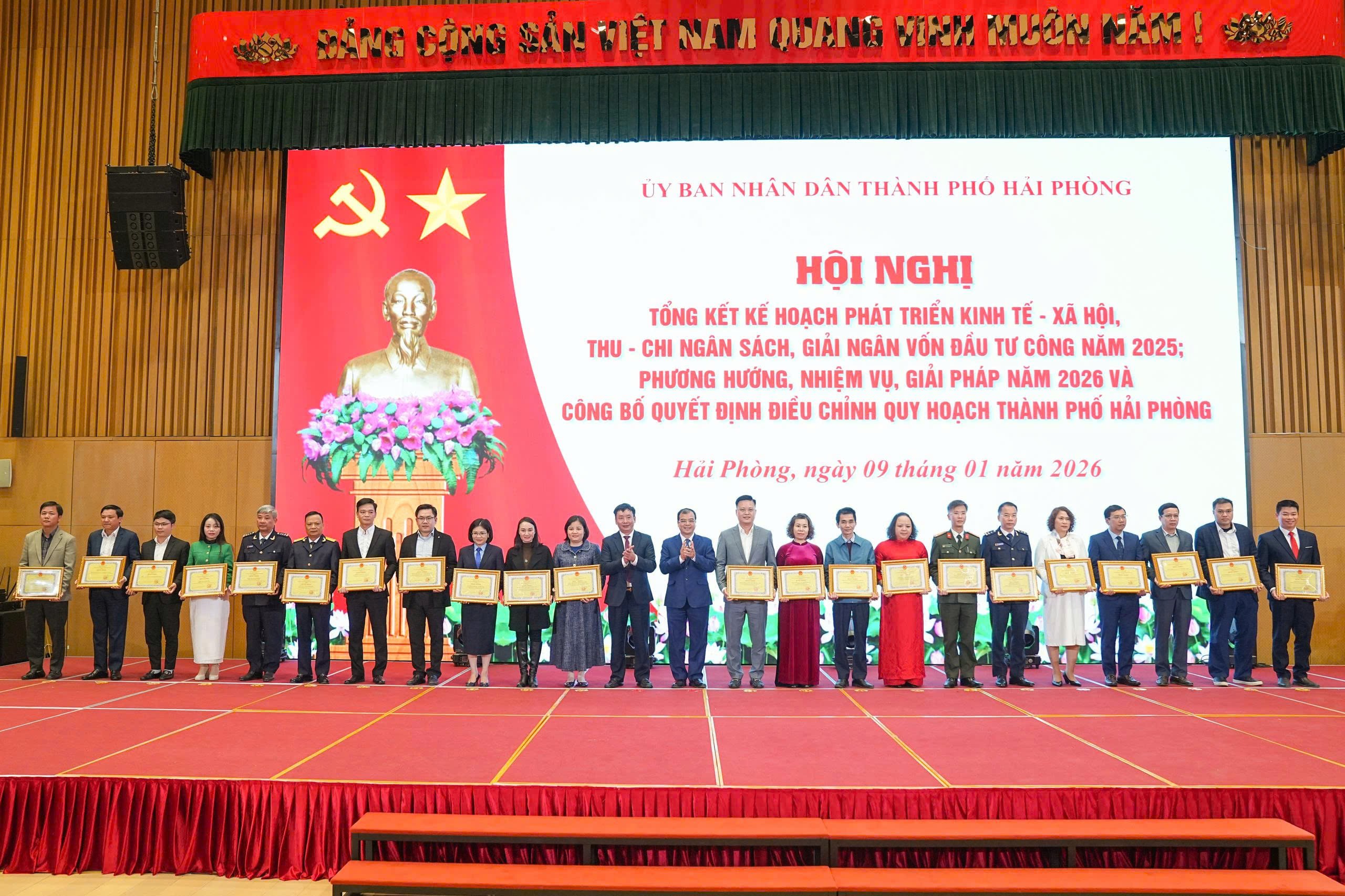 Hải quan khu vực III được Chủ tịch TP. Hải Phòng tặng Bằng khen