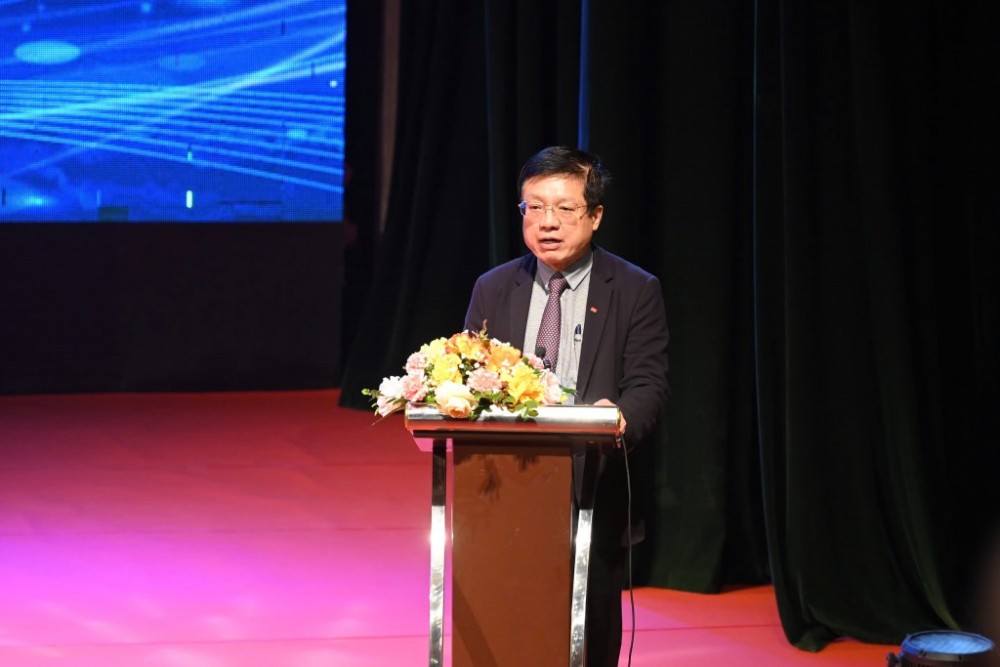 Ông Hồ Sỹ Hùng – Bí thư Đảng ủy, Chủ tịch VCCI phát biểu tại hội nghị. Ông Hồ Sỹ Hùng – Bí thư Đảng ủy, Chủ tịch VCCI phát biểu tại hội nghị.