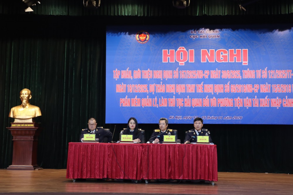 Lãnh đạo Cục Hải quan và các đơn vị nghiệp vụ giải đáp các vướng mắc phát sinh. Ảnh: H.Nụ