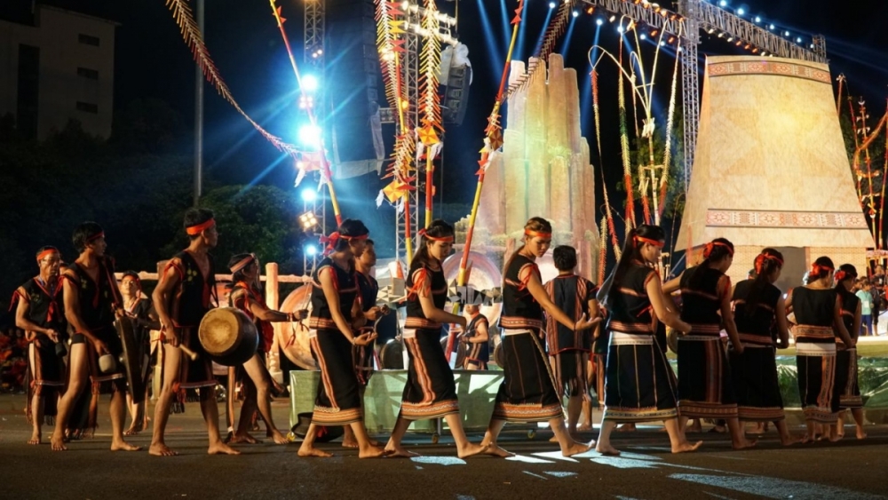 Xây dựng và phát triển toàn diện văn hóa, con người Việt Nam trong giai đoạn mới