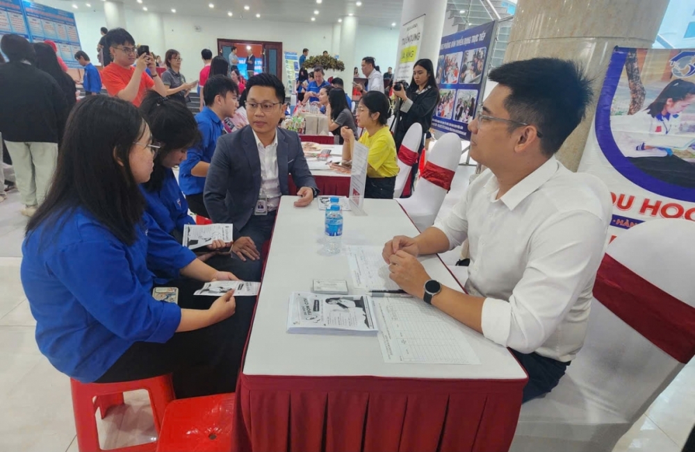 Đảm bảo an sinh xã hội, tạo nền tảng phát triển bền vững
