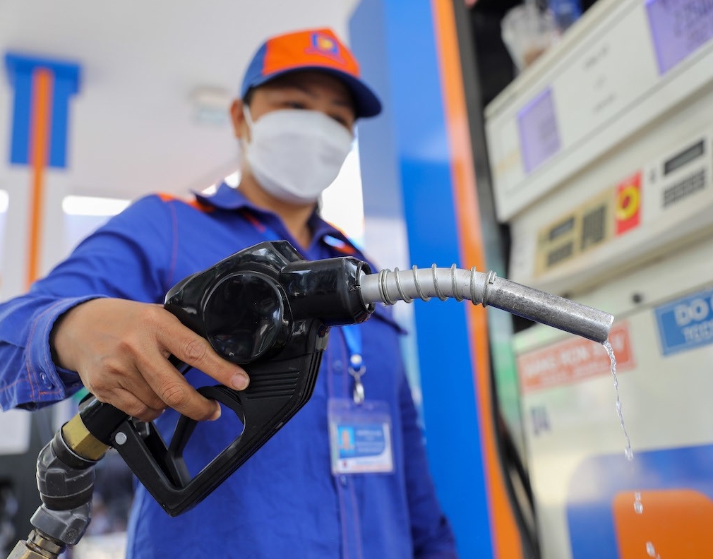 Giá xăng tăng trở lại, lên gần 19.000 đồng/lít