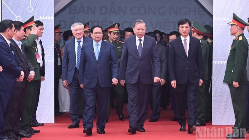 Tổng Bí thư Tô Lâm dự Lễ khởi công Nhà máy Chế tạo chip bán dẫn công nghệ cao Tổng Bí thư Tô Lâm, Thủ tướng Chính phủ Phạm Minh Chính và các đồng chí lãnh đạo Đảng, Nhà nước tới dự Lễ khởi công Nhà máy chế tạo chip bán dẫn công nghệ cao của Tập đoàn Viettel. (Ảnh: TRẦN HẢI)