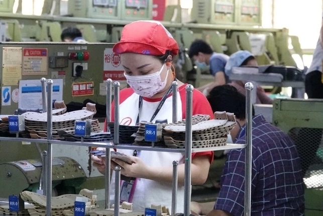 Cơ chế cung ứng và quản lý đối với nhiên liệu từ nguồn tạm nhập tái xuất cho doanh nghiệp chế xuất