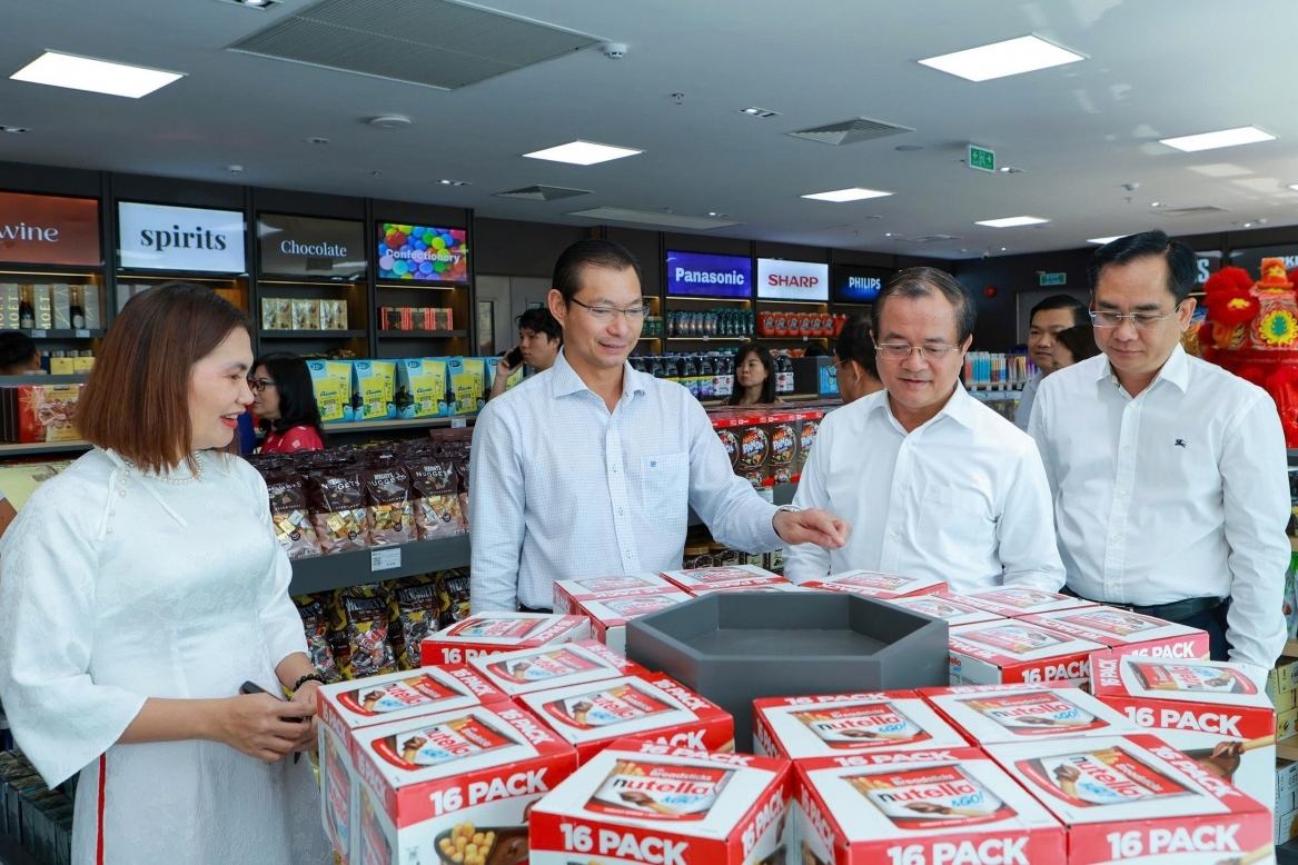 Đầu tư cửa hàng miễn thuế để đón dòng khách quốc tế tăng mạnh