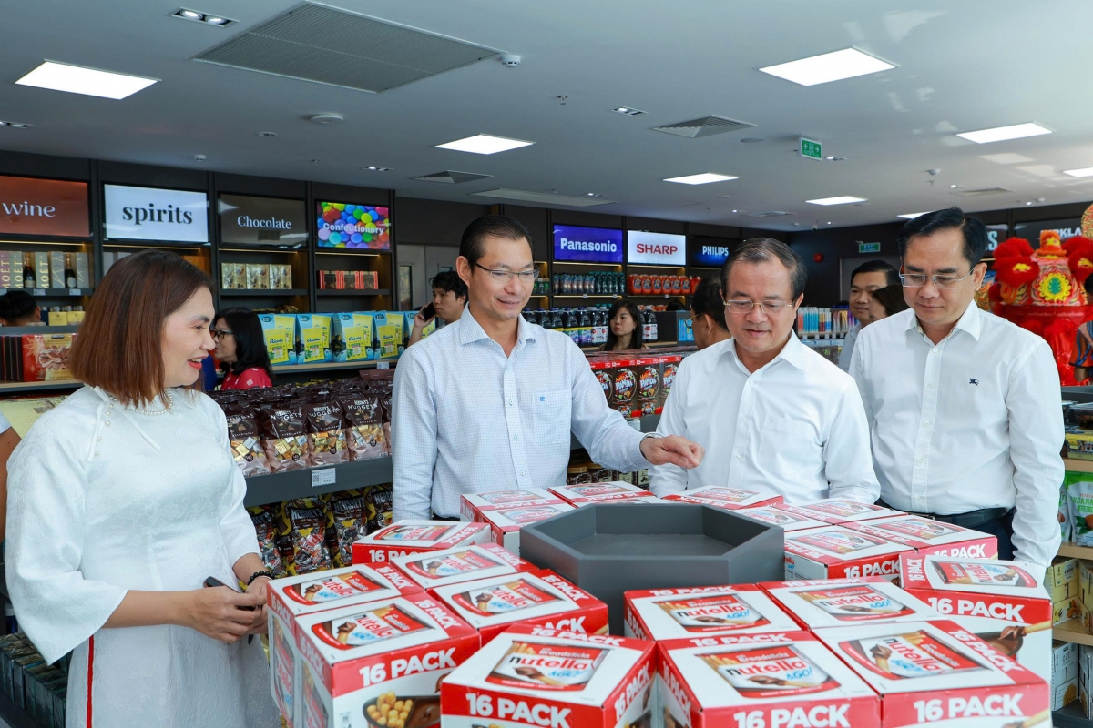 Đầu tư cửa hàng miễn thuế để đón dòng khách quốc tế tăng mạnh