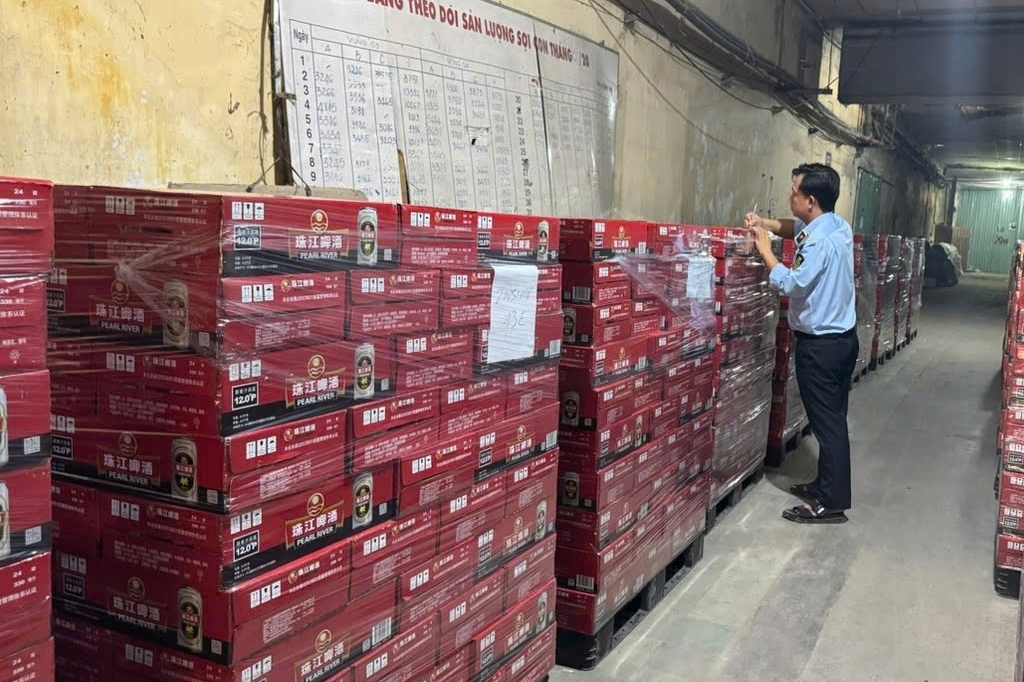 Tạm giữ hơn 3.200 thùng bia ngoại không rõ nguồn gốc, xuất xứ