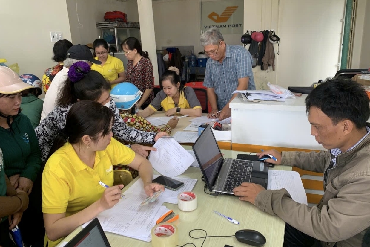 Cà Mau: Người dân xã, phường An toàn khu vui mừng nhận tiền hoàn trả bảo hiểm y tế