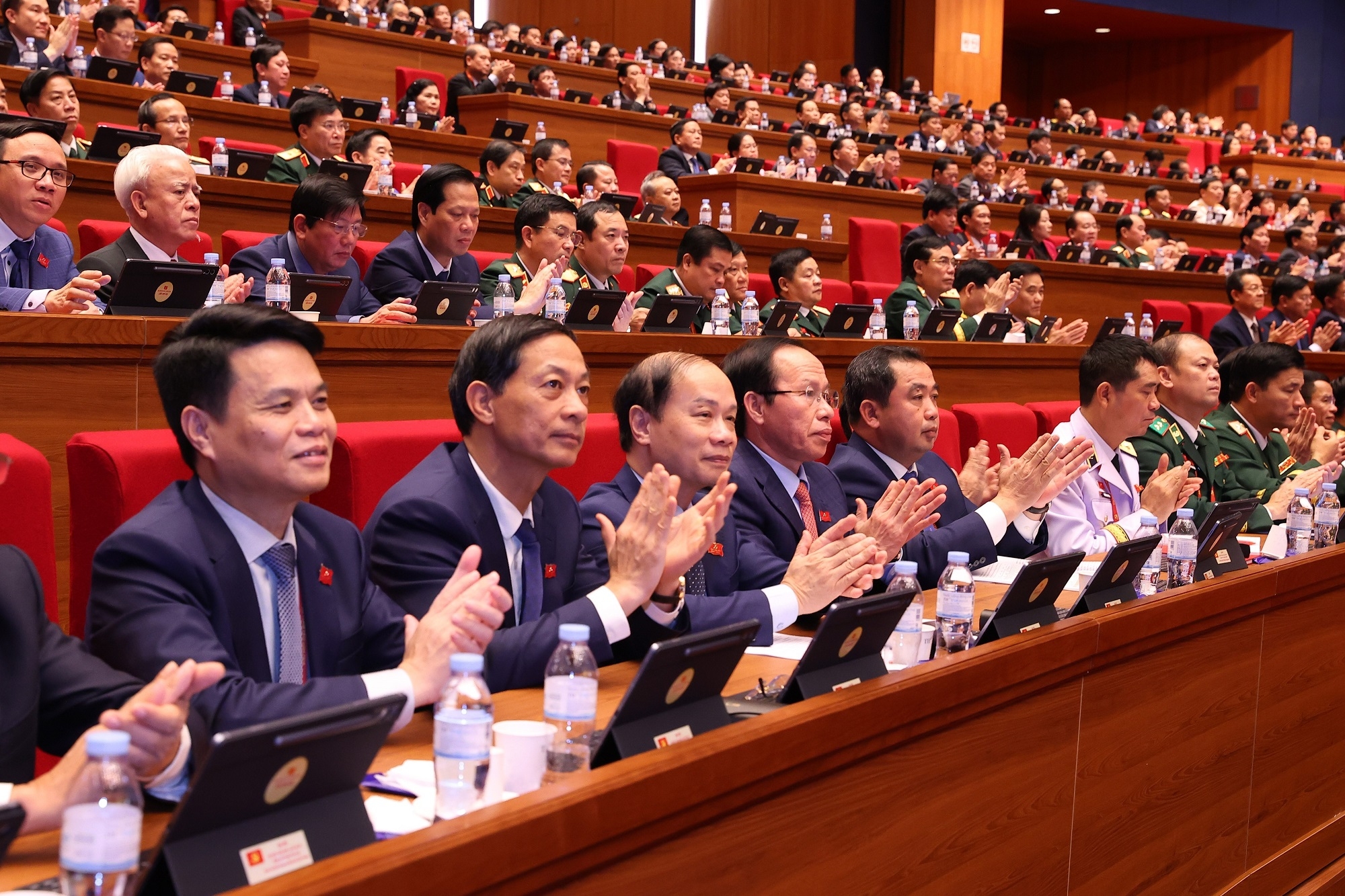 Hoàn thiện thể chế, pháp luật về huy động, sử dụng nguồn lực tài chính đáp ứng yêu cầu phát triển đất nước nhanh và bền vững Hoàn thiện thể chế, pháp luật về huy động, sử dụng nguồn lực tài chính đáp ứng yêu cầu phát triển đất nước nhanh và bền vững