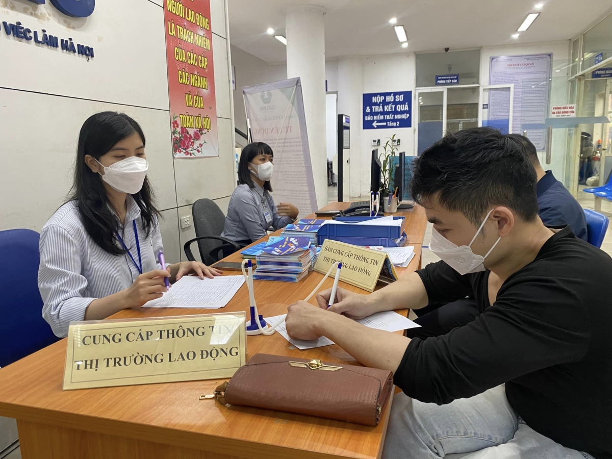 Lao động mất việc gặp khó trong hành trình trở lại thị trường