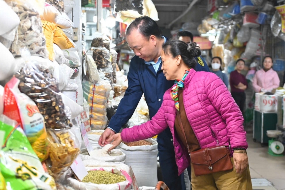 Kiểm tra nguồn cung hàng hóa phục vụ Tết Bính Ngọ 2026 tại Hà Nội