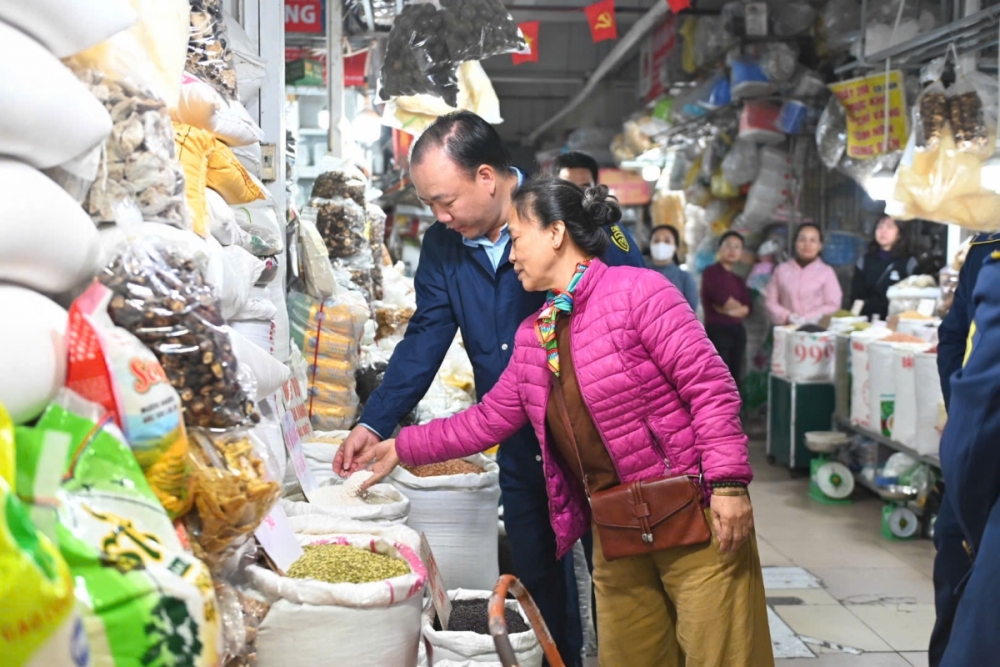 Kiểm tra nguồn cung hàng hóa phục vụ Tết Bính Ngọ 2026 tại Hà Nội Kiểm tra nguồn cung hàng hóa phục vụ Tết Bính Ngọ 2026 tại Hà Nội