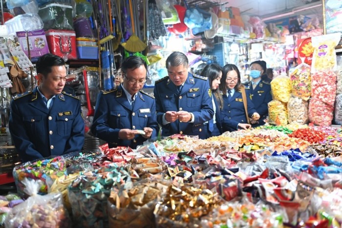 Kiểm tra thị trường dịp cận Tết Bính Ngọ 2026 tại Hà Nội
