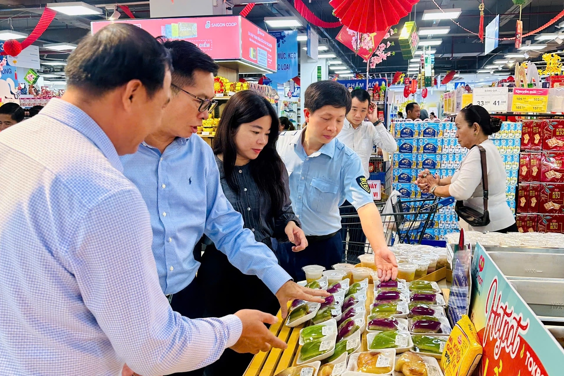 Tăng cường kiểm soát thị trường dịp tết Nguyên đán Bính Ngọ