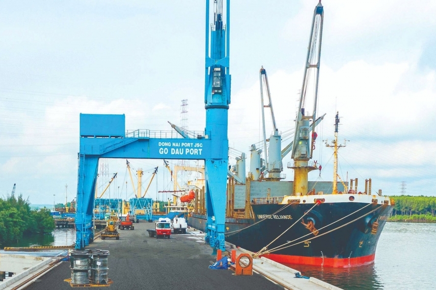 Xuất nhập khẩu tăng cao, nhiều doanh nghiệp cảng biển “hốt bạc”