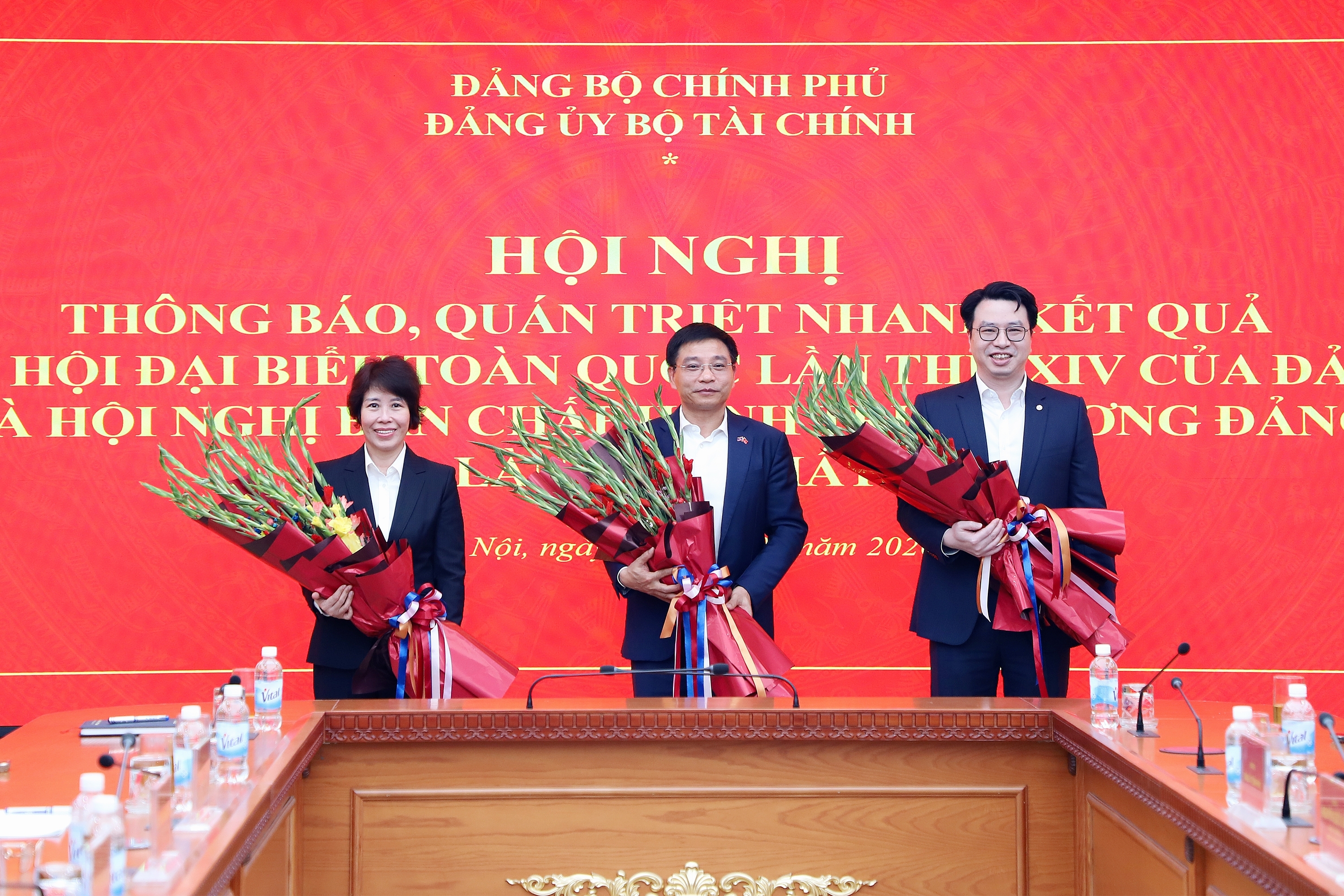 Chùm ảnh: Đảng ủy Bộ Tài chính quán triệt nhanh kết quả Đại hội đại biểu toàn quốc lần thứ XIV của Đảng