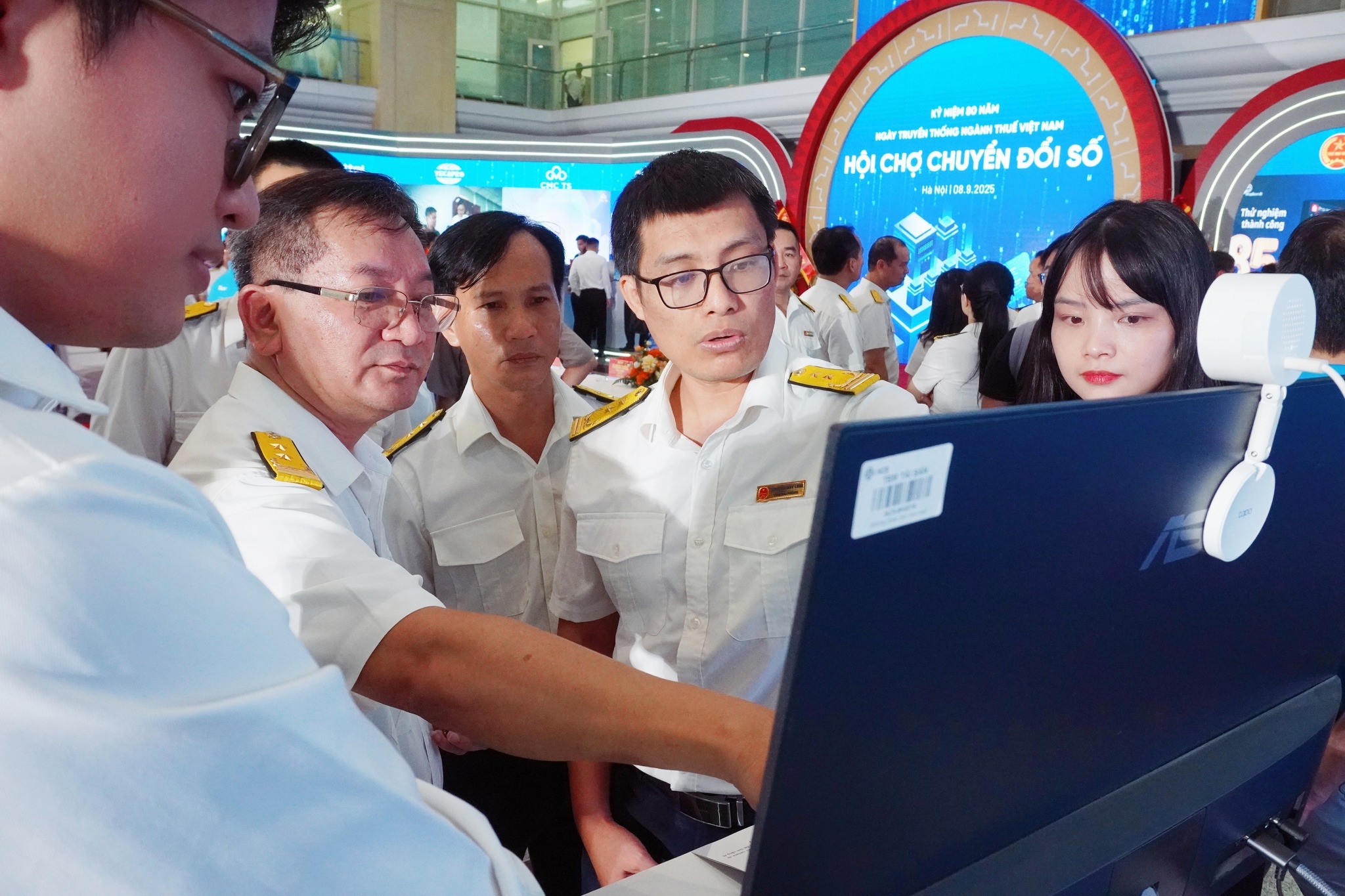 Chuyển từ “quản lý” sang “phục vụ”: Một bước ngoặt căn bản vì người dân và doanh nghiệp