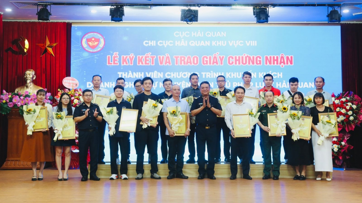 Kinh nghiệm khuyến khích doanh nghiệp tự nguyện tuân thủ ở Hải quan khu vực VIII