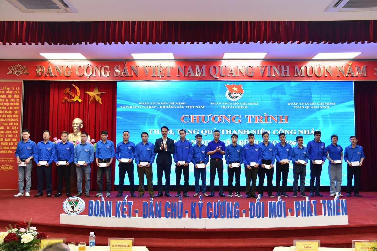 Mang xuân ấm đến với thanh niên công nhân ngành Than Mang xuân ấm đến với thanh niên công nhân ngành Than