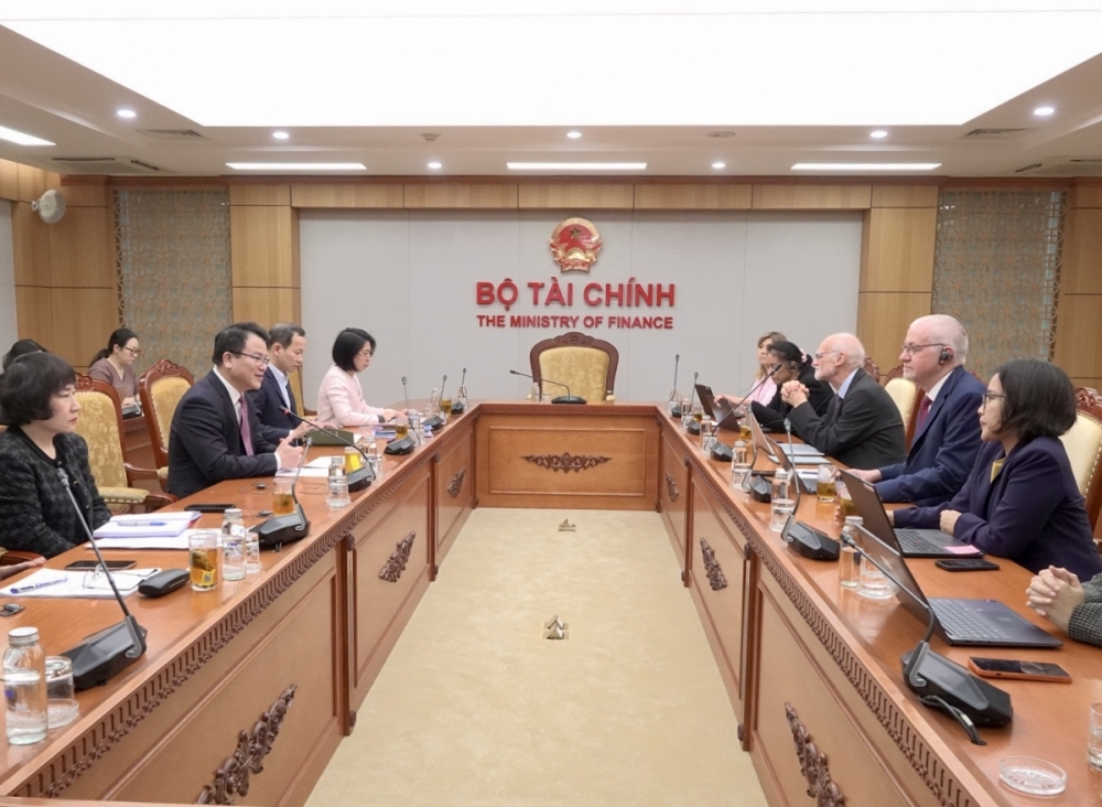 Quang cảnh buổi làm việc. Tăng cường quản lý nợ công, chủ động kiểm soát rủi ro trong giai đoạn đầu tư lớn