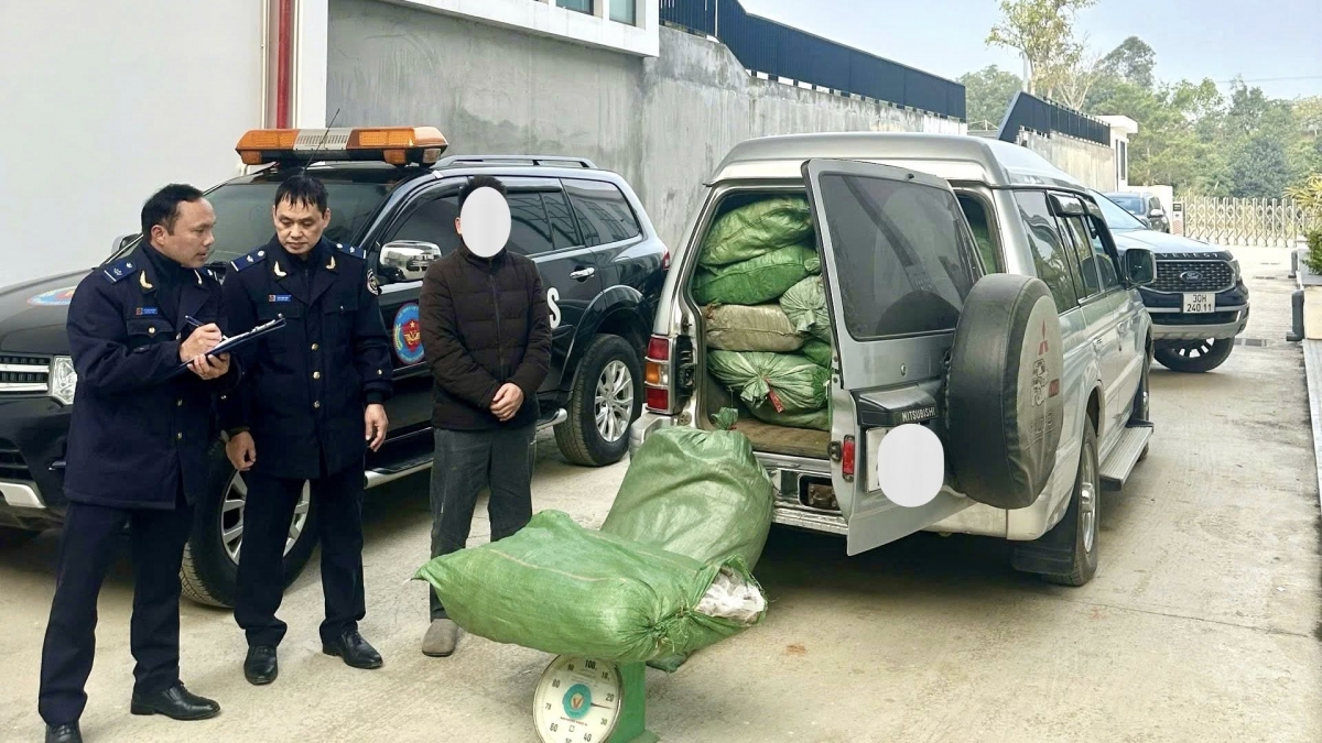 Hải quan khu vực XVI phát hiện, bắt giữ nhiều vụ vận chuyển trái phép lá thuốc lá