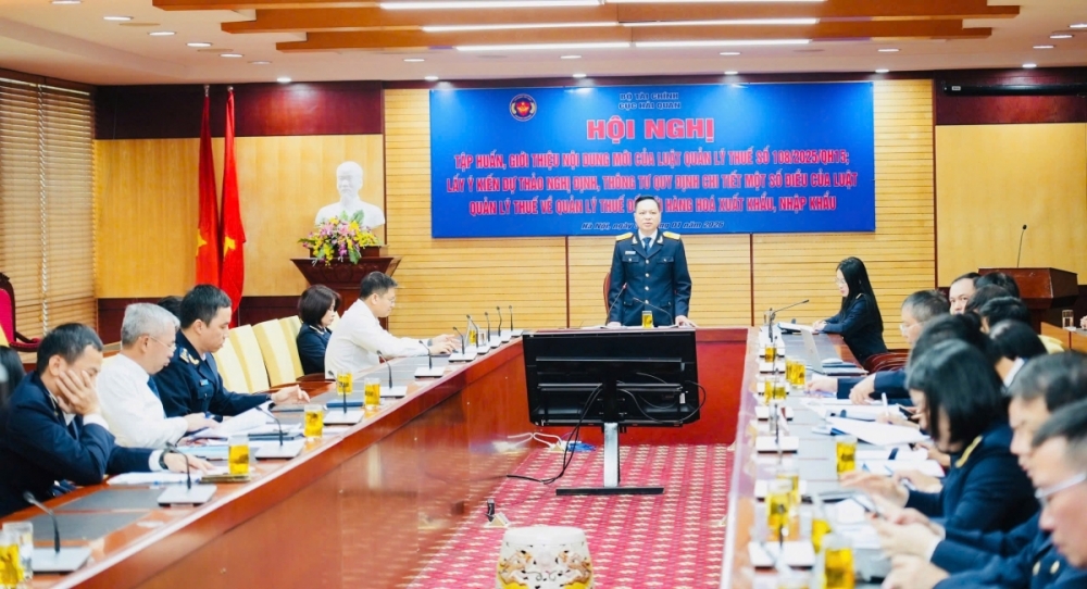 Phó Cục trưởng Cục Hải quan Nguyễn Thành Hưng phát biểu tại hội nghị. 