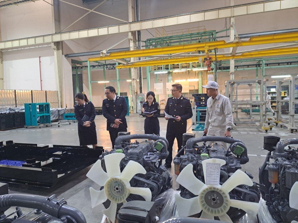 Hoạt động nghiệp vụ kiểm tra sau thông quan. Ảnh: Thái Bình.