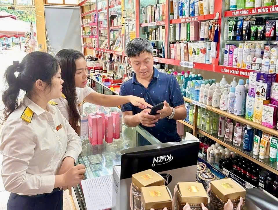 Hộ, cá nhân kinh doanh nhiều ngành nghề, địa điểm được tính thuế ra sao?
